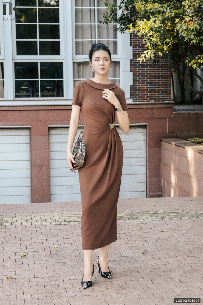 Đầm thun xếp eo cổ giếng mềm mịn, dễ mặc LUDV2503007