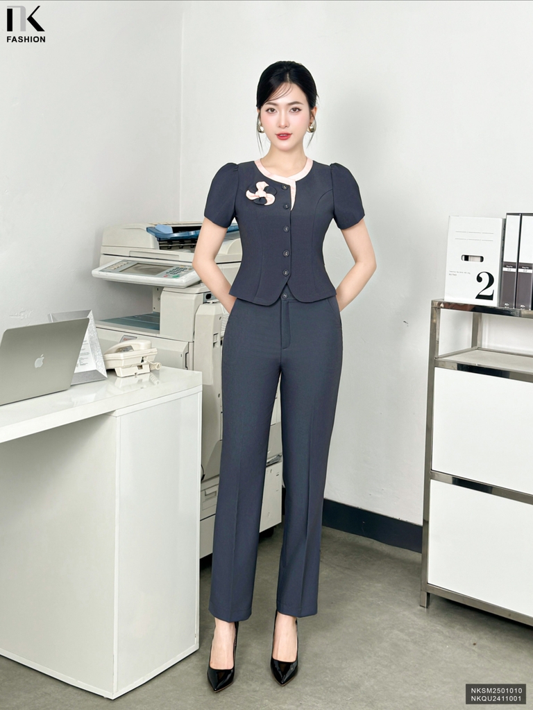 Sơ mi phối cổ hoa ngực xinh xắn, điệu đà, ghép set sang chảnh NKSM2501010 ( Không kèm CV/QU/PK)