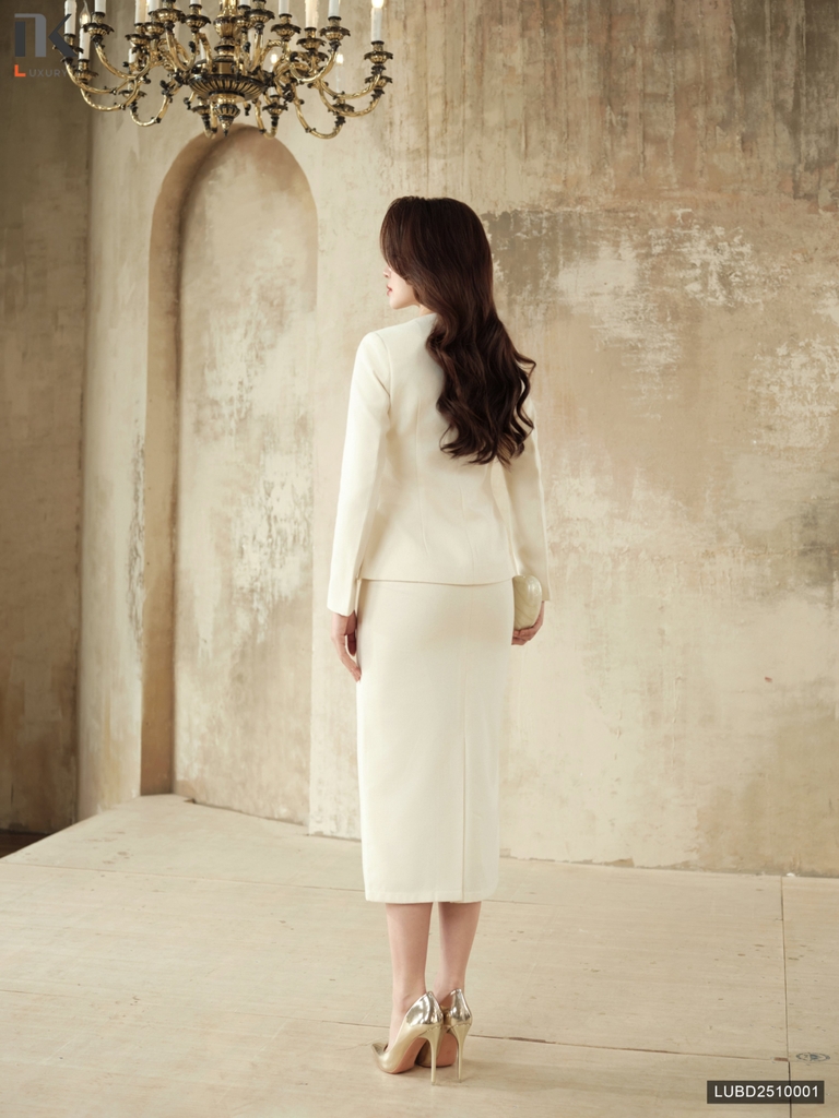 Set FIONA cực sang, dễ lên đồ LUBD25100011 (Áo khoác kèm chân váy bút chì dài)