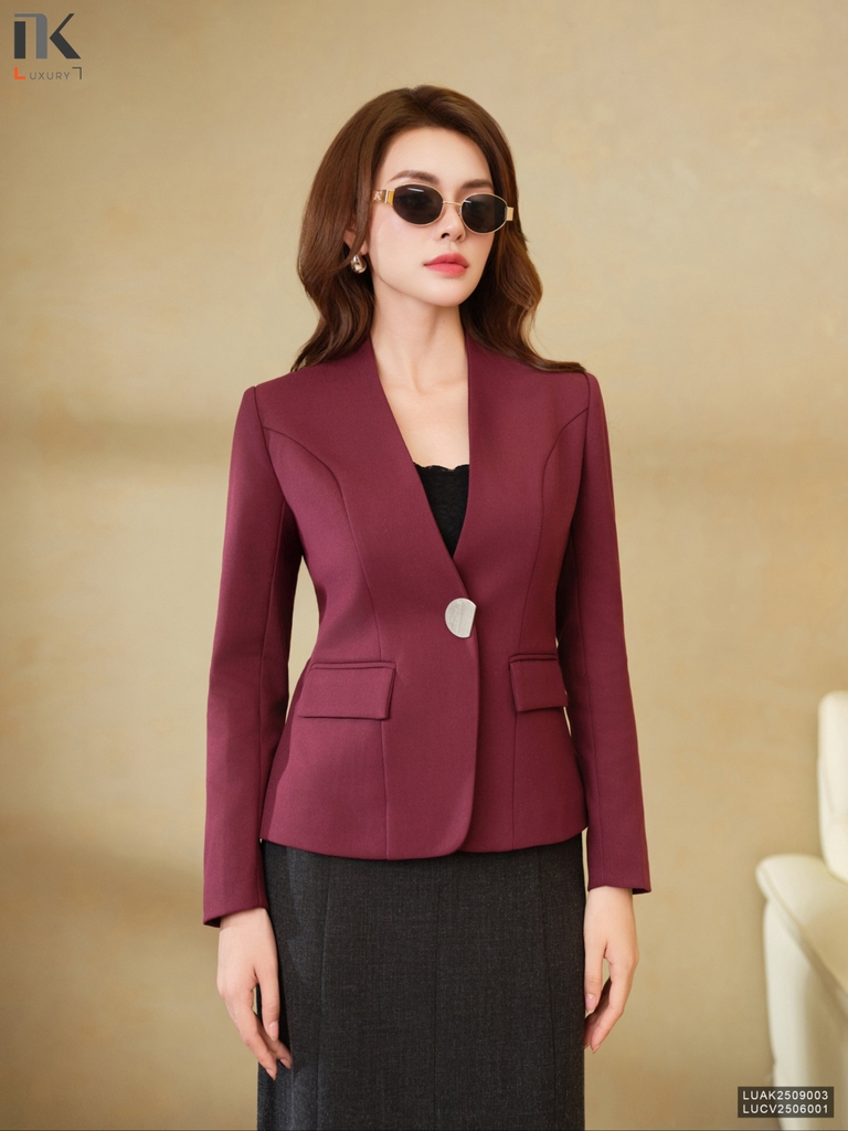 Vest cổ leo cúc đơn thanh lịch, duyên dáng LUAK2509003