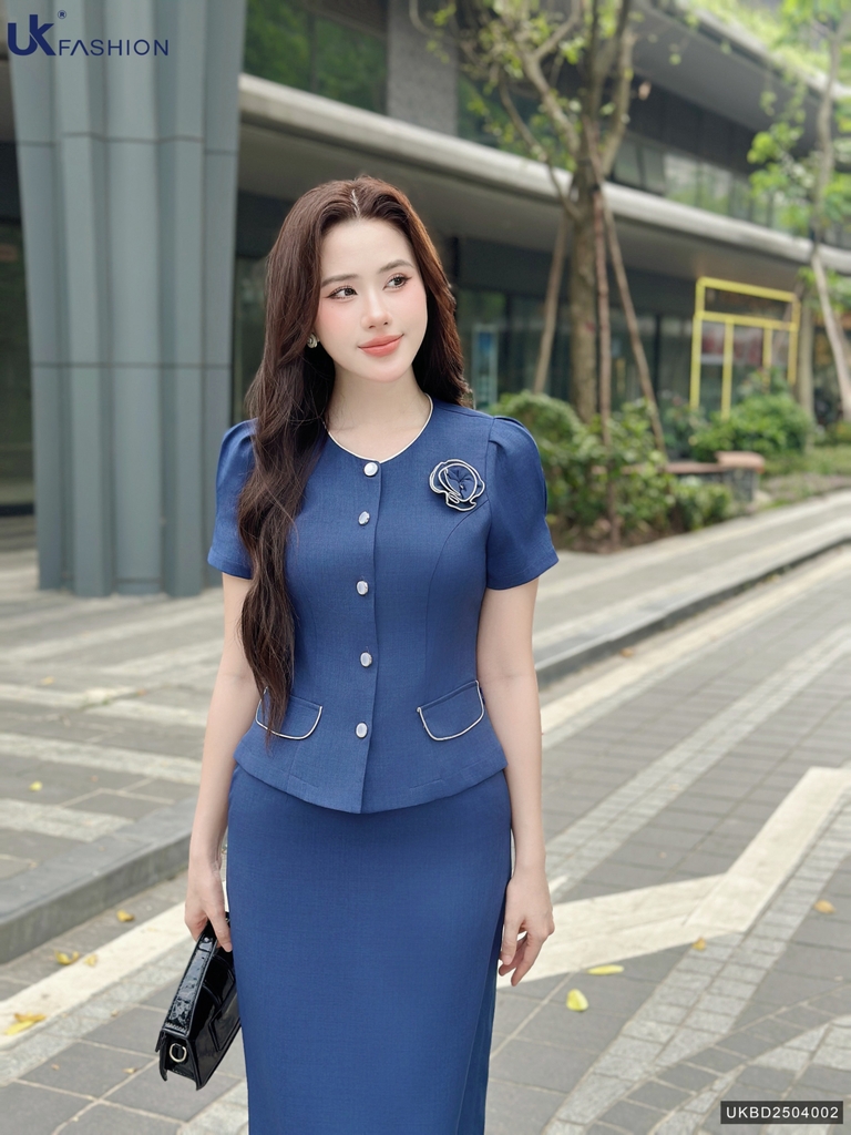 Set sơ mi lé hoa ngực + chân váy A sang xịn, màu sắc nhã nhặn, dễ mặc ( Bao gồm cả áo + chân váy) UKBD2504002