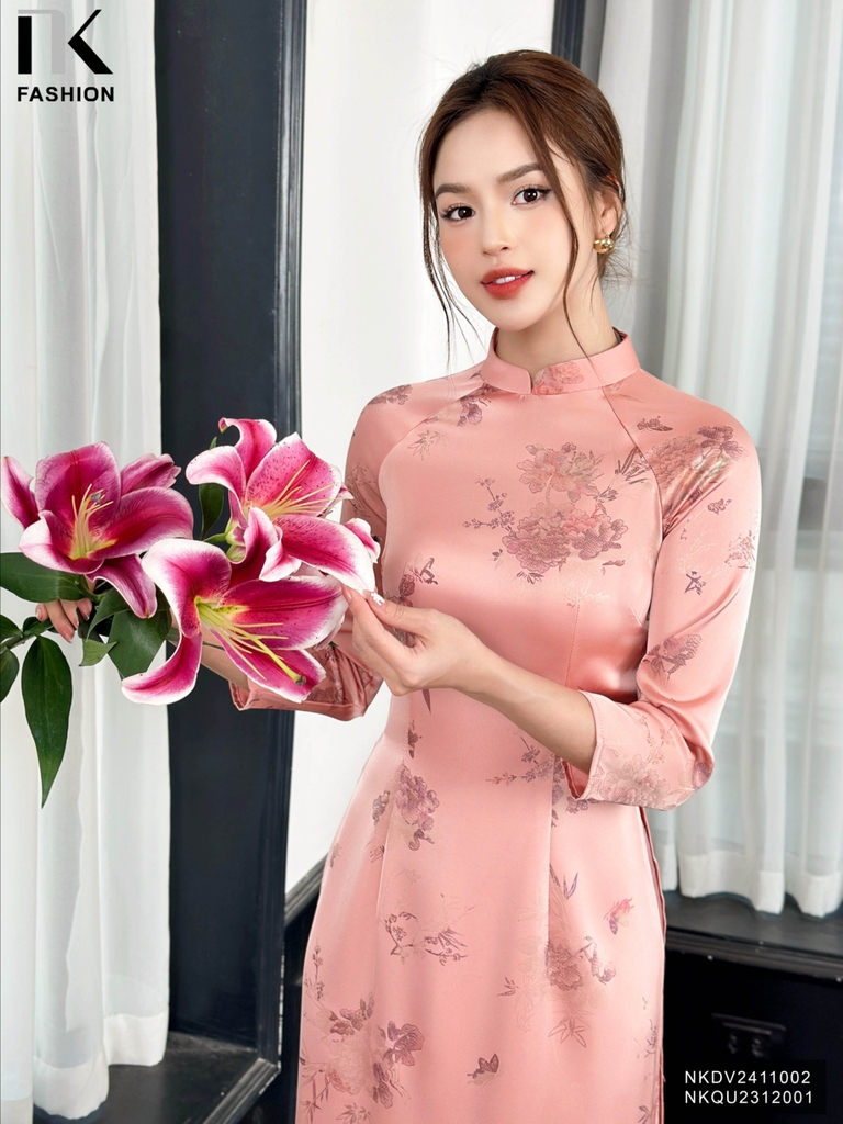 Áo dài lụa sơn mài kiểu dáng mới,thanh lịch không kém phần quý phái NKDV2411002 ( ko kèm quần + PK)