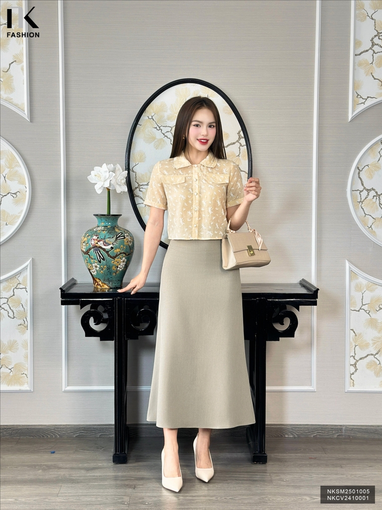 Sơ mi cổ nhọn họa tiết trẻ trung, mới mẻ NKSM2501005