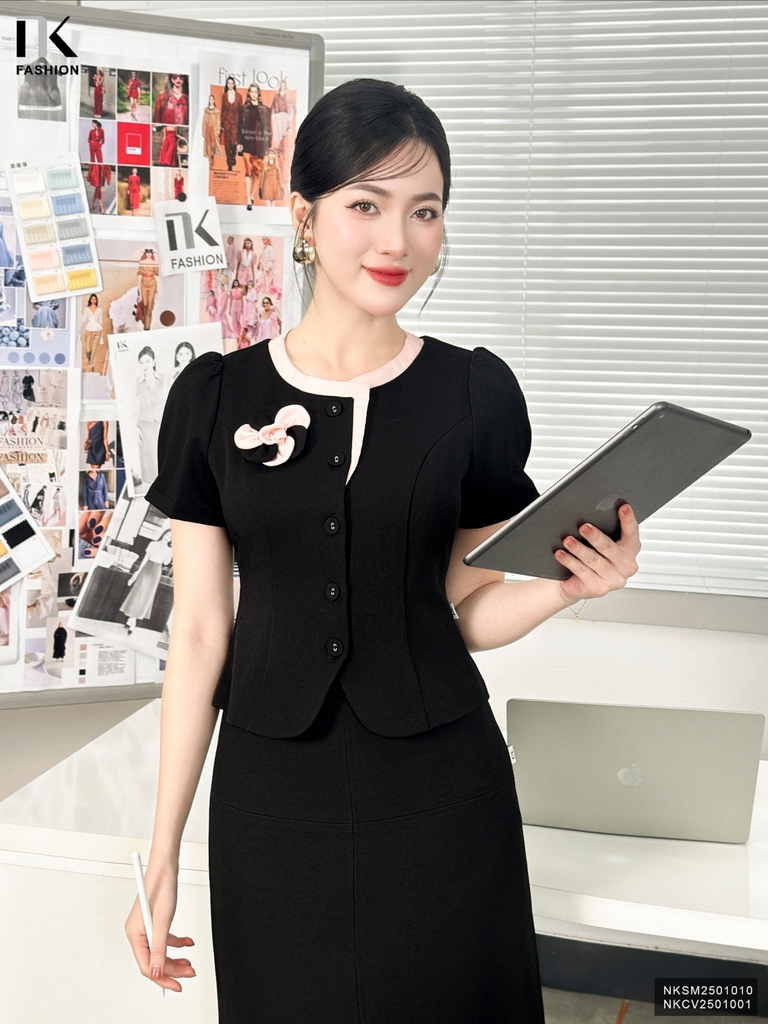 Sơ mi phối cổ hoa ngực xinh xắn, điệu đà, ghép set sang chảnh NKSM2501010 ( Không kèm CV/QU/PK)