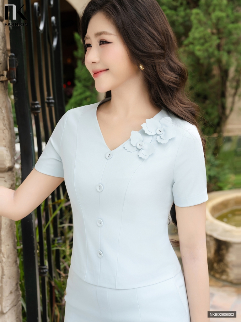 Set áo cổ tim hoa laze + chân váy vút chì dài NKBD2606002