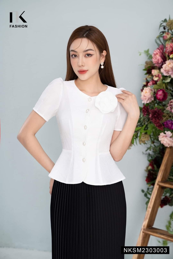 Sơ Mi Peplum Hoa Ngực Thương Hiệu NK - Fashion NKSM2303003