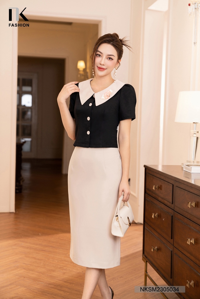 Áo Sơ Mi Cộc Tay Cổ V Là Cổ Phối Cúc Bọc NKSM2305034