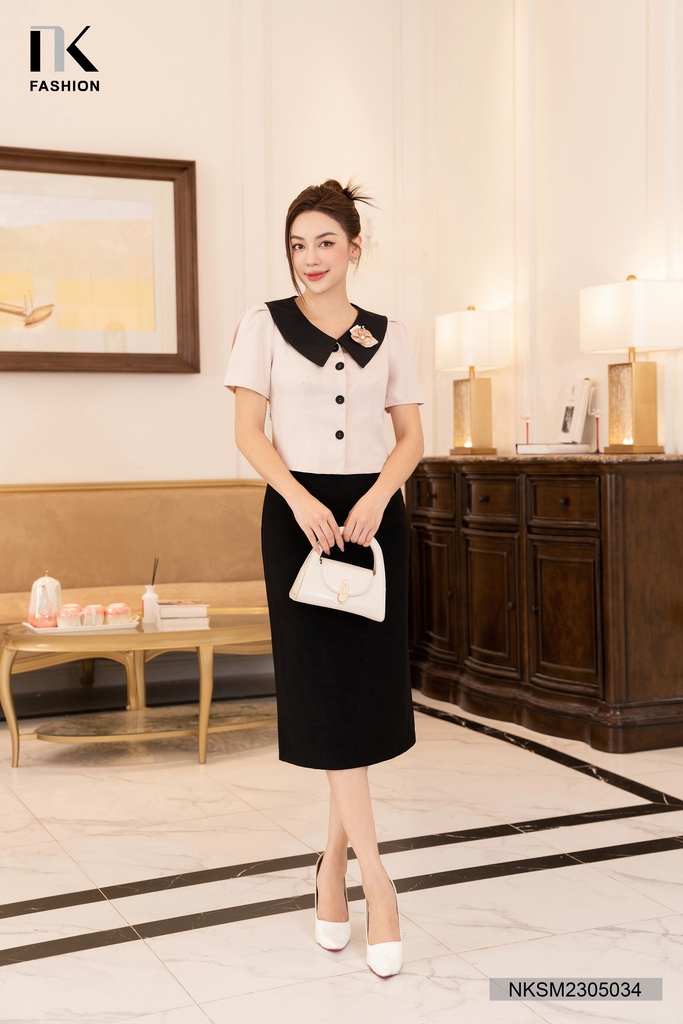 Áo Sơ Mi Cộc Tay Cổ V Là Cổ Phối Cúc Bọc NKSM2305034