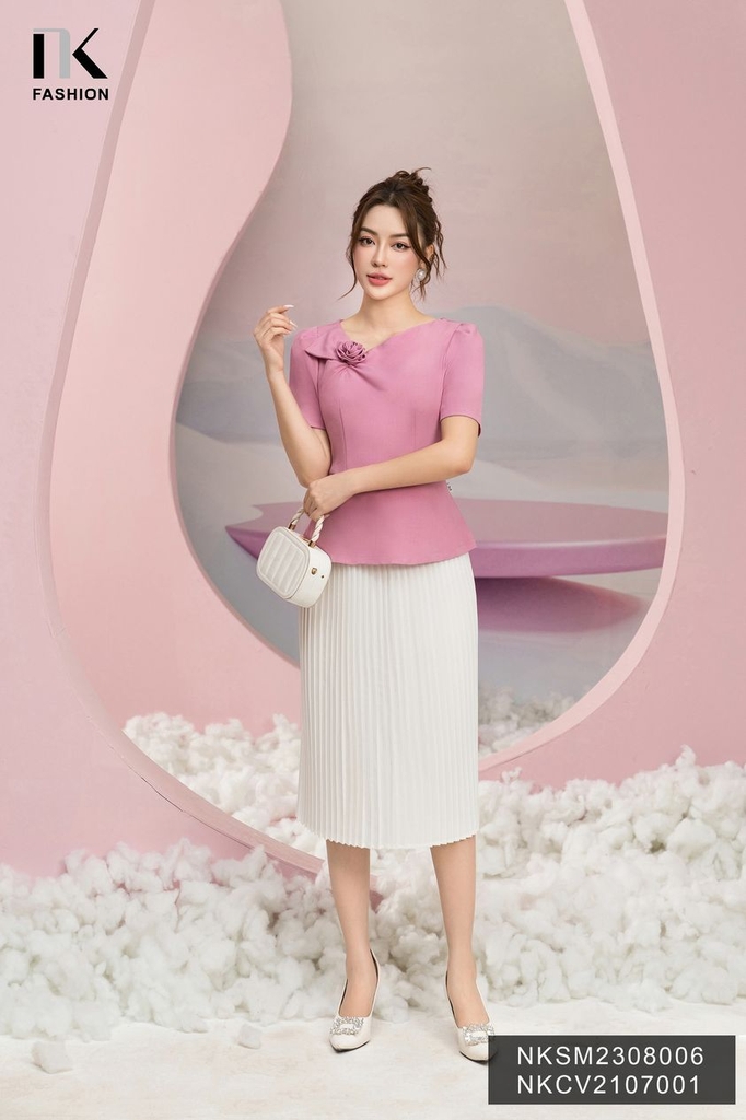 NK FASHION Áo Sơ Mi Kiểu Cộc Tay Cổ V Lệch Hoa Nơ Cực Hack Dáng NKSM2308006