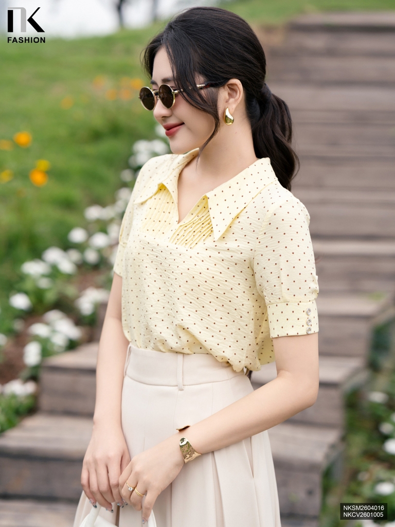 Sơ mi chấm bi xếp cổ lá, kiểu cách mới, thời trang NKSM2604016