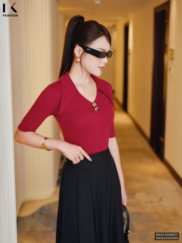 Áo thun cổ V lá mí ngực cách điệu duyên dáng NKAT2508001