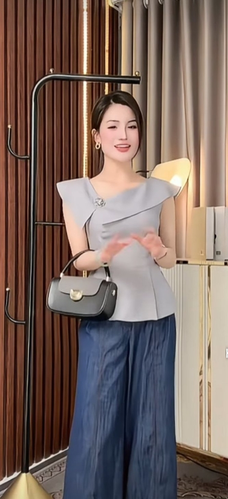 Sơ mi vai chùm chéo peplum xinh xắn LUSM2506021