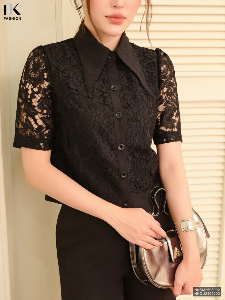 Sơ mi ren croptop phối gấu nẹp cổ xinh xắn, điệu NKSM2508002