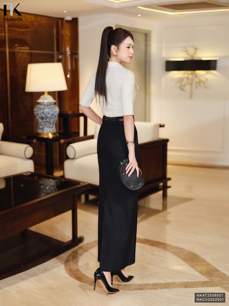 Áo thun cổ V lá mí ngực cách điệu duyên dáng NKAT2508001