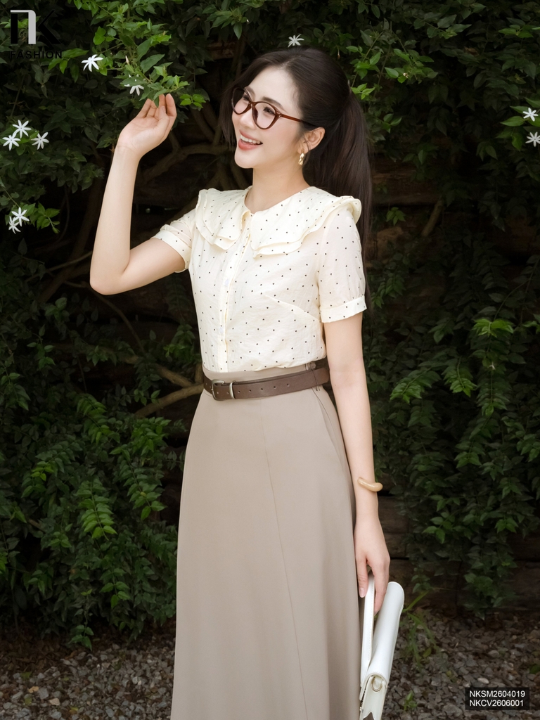 Sơ mi cổ sen chấm bi mềm mát, phong cách NKSM2604019