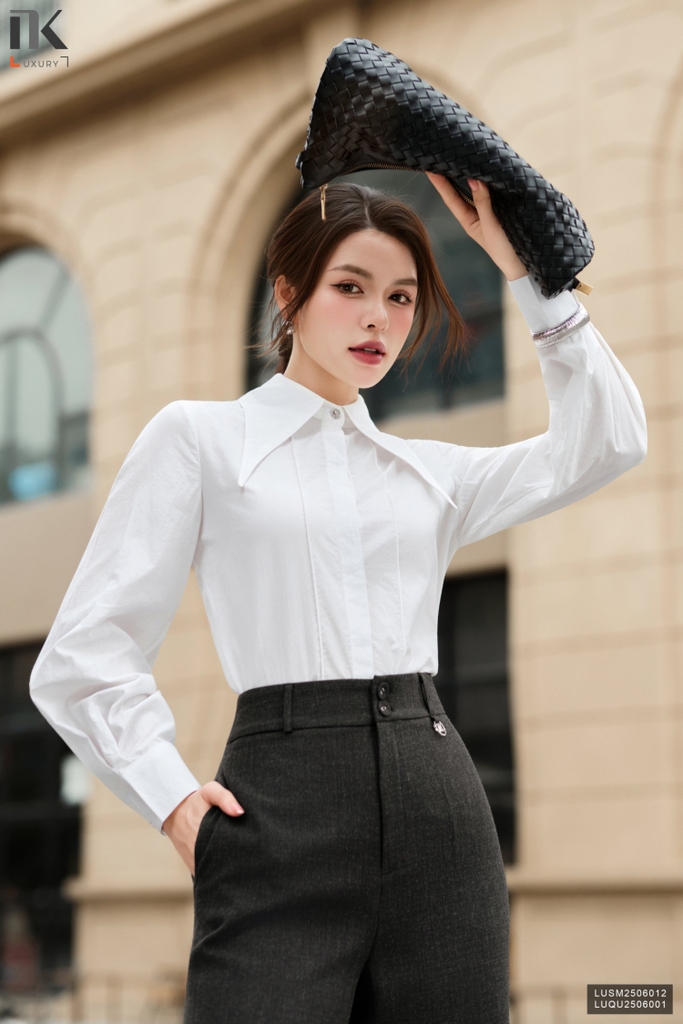 Sơ mi cổ đức Fashion kiêu dáng mới lạ, sang, trẻ LUSM2506012 ( Ko kèm QU/CV/PK)