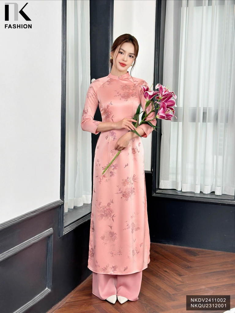 Áo dài lụa sơn mài kiểu dáng mới,thanh lịch không kém phần quý phái NKDV2411002 ( ko kèm quần + PK)