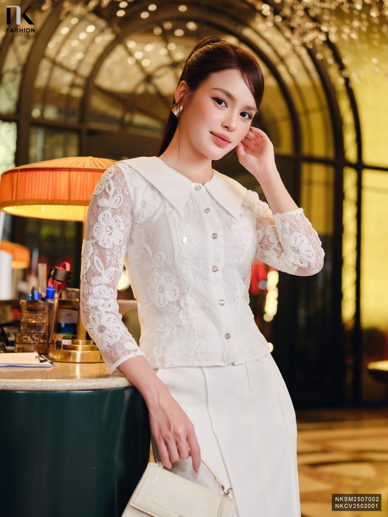 Sơ mi lá cổ phối ôm vừa kiểu cách NKSM2507002