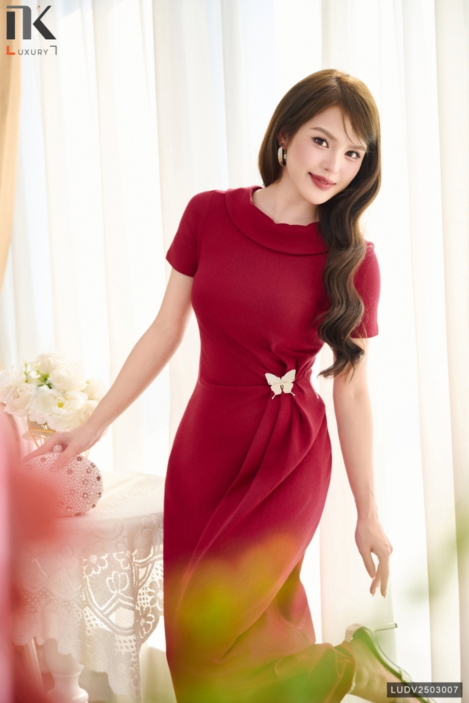 Đầm thun xếp eo cổ giếng mềm mịn, dễ mặc LUDV2503007
