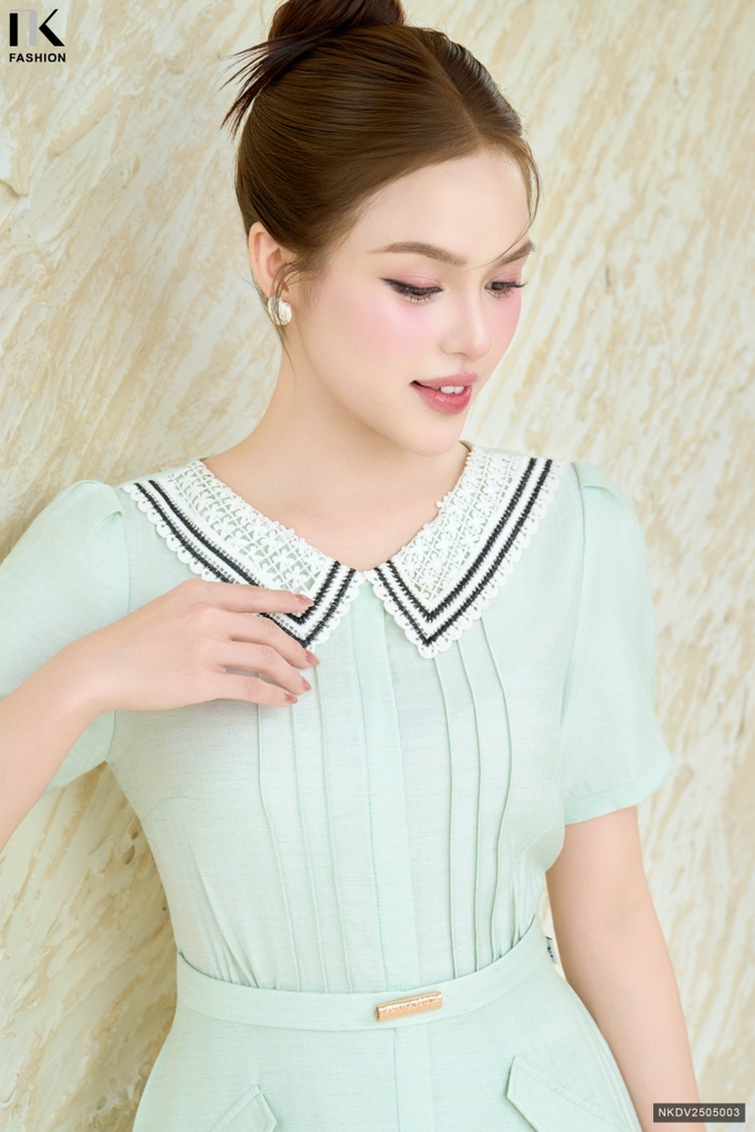 Đầm cổ ren nhún eo điệu đà NKDV2505003