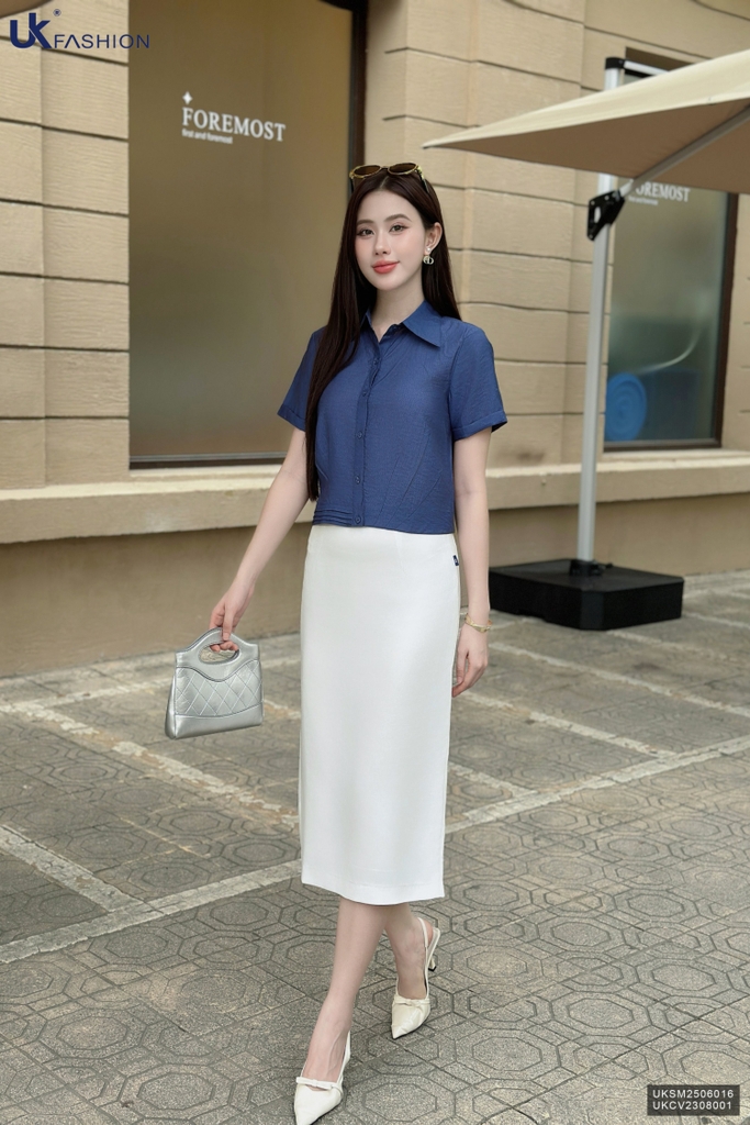 Sơ mi cổ đức xếp chéo bấu gấu gọn gàng UKSM2506016
