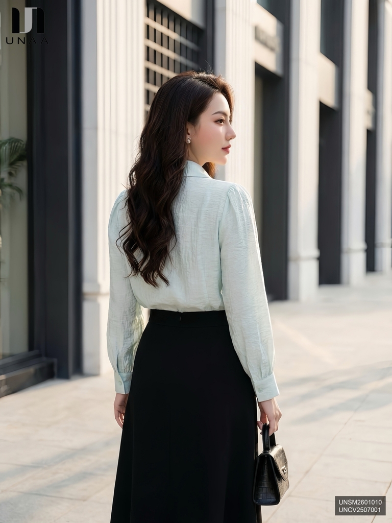 Sơ mi phối cổ V nhẹ nhàng, mềm mát UNSM2601010
