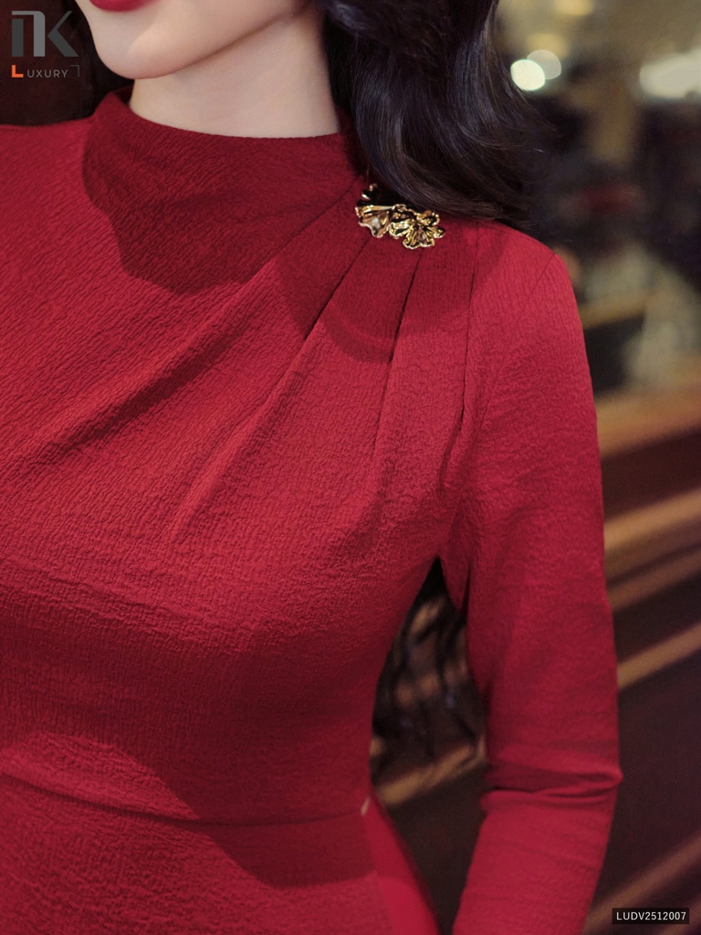 Áo dài thiên cách tân cổ điển vừa sang mà vẫn giữ vẻ truyền thống LUDV2512007 ( Ko kèm quần + có kèm phụ kiện )