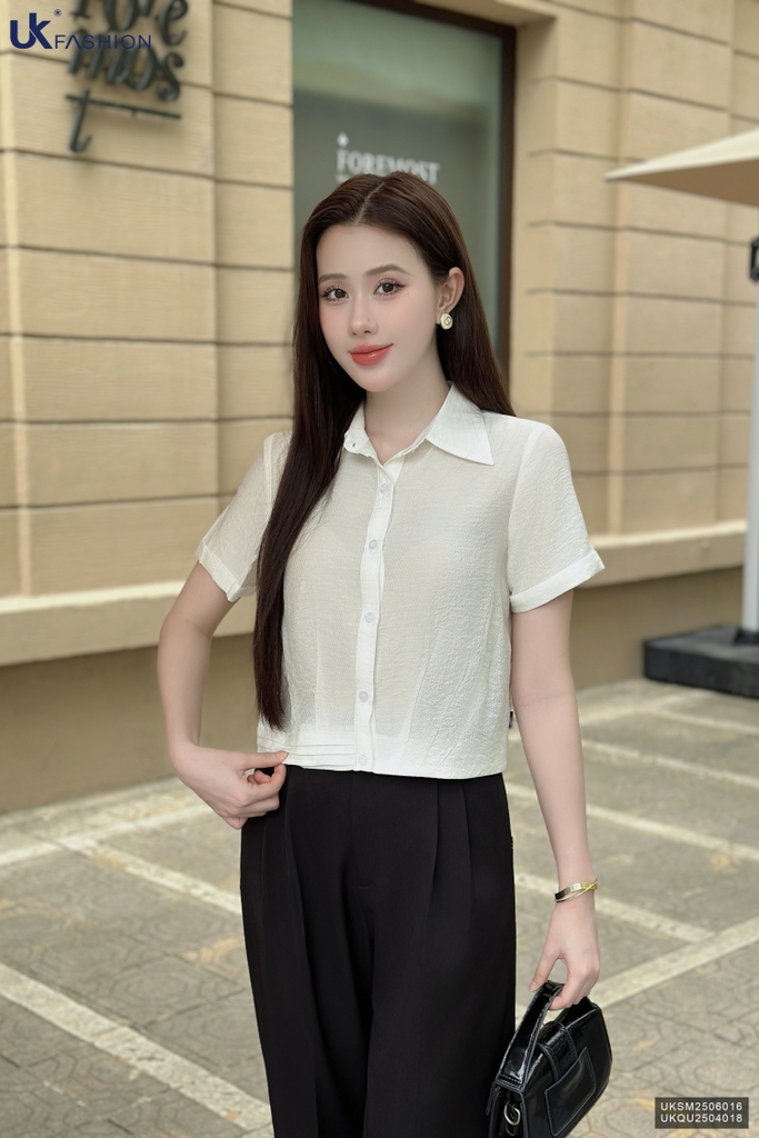 Sơ mi cổ đức xếp chéo bấu gấu gọn gàng UKSM2506016