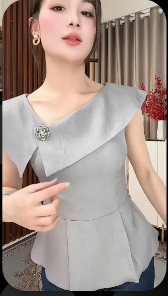 Sơ mi vai chùm chéo peplum xinh xắn LUSM2506021