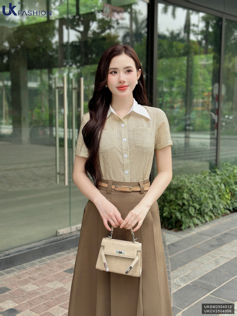 Sơ mi kẻ túi ốp phối cổ lịch sự, mới mẻ UKSM2504012