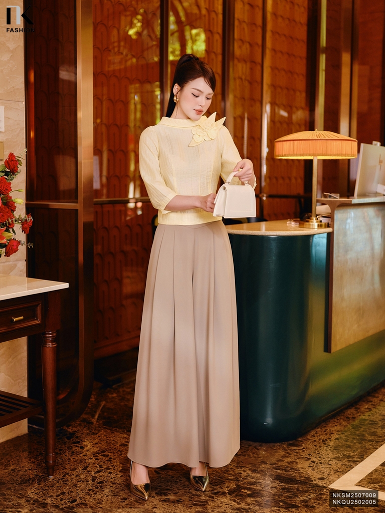 Quần ống rộng cạp V thoải mái, sang NKQU2502005
