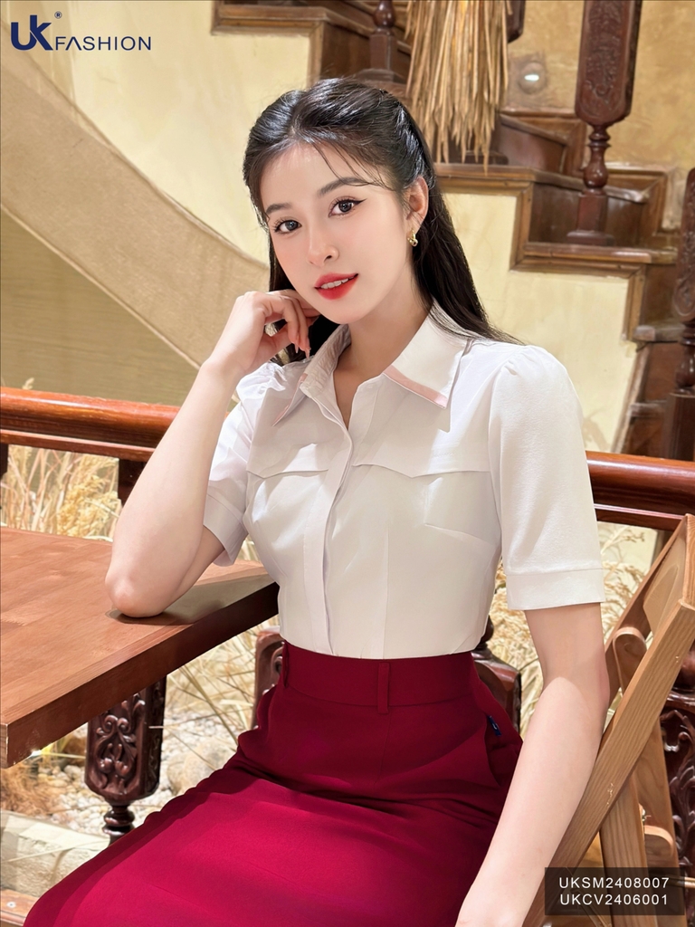 Sơ mi ngắn tay diễu ngực phối lá cổ xinh xắn, dễ mặc UKSM2408007