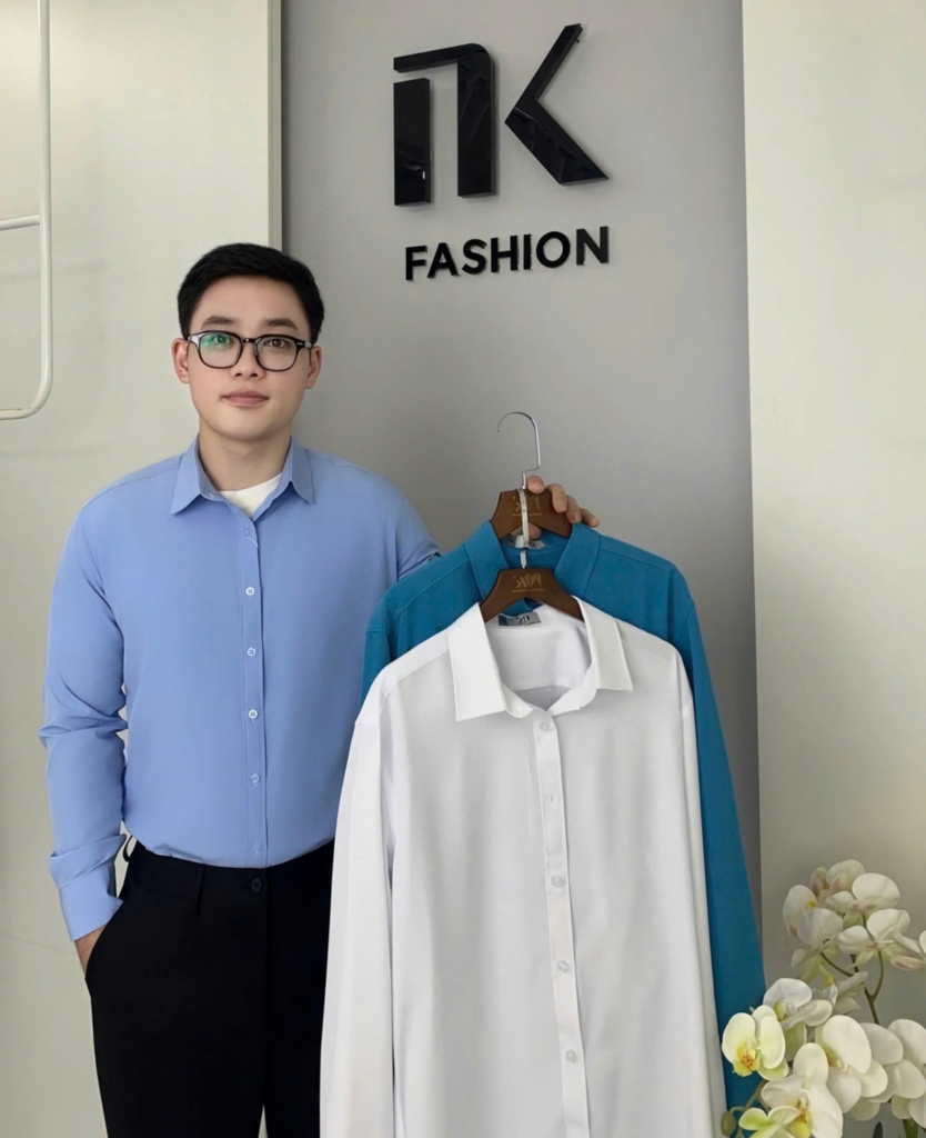 Sơ mi nam lịch sự, dễ phối đồ và ghép set đồng phục cùng áo nữ NKSM2501030
