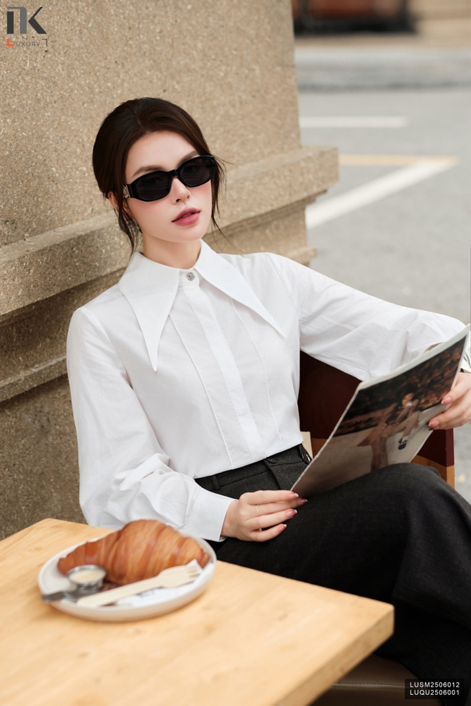 Sơ mi cổ đức Fashion kiêu dáng mới lạ, sang, trẻ LUSM2506012 ( Ko kèm QU/CV/PK)