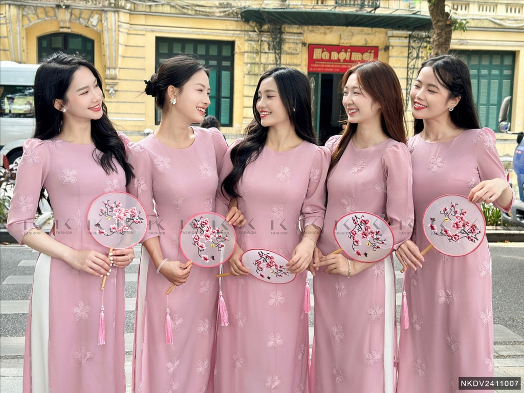 Áo dài gấm cổ tròn duyên dáng, thanh lịch NKDV2411003 ( ko kèm quần + PK)