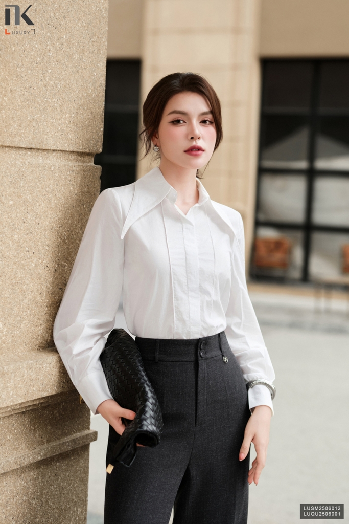 Sơ mi cổ đức Fashion kiêu dáng mới lạ, sang, trẻ LUSM2506012 ( Ko kèm QU/CV/PK)