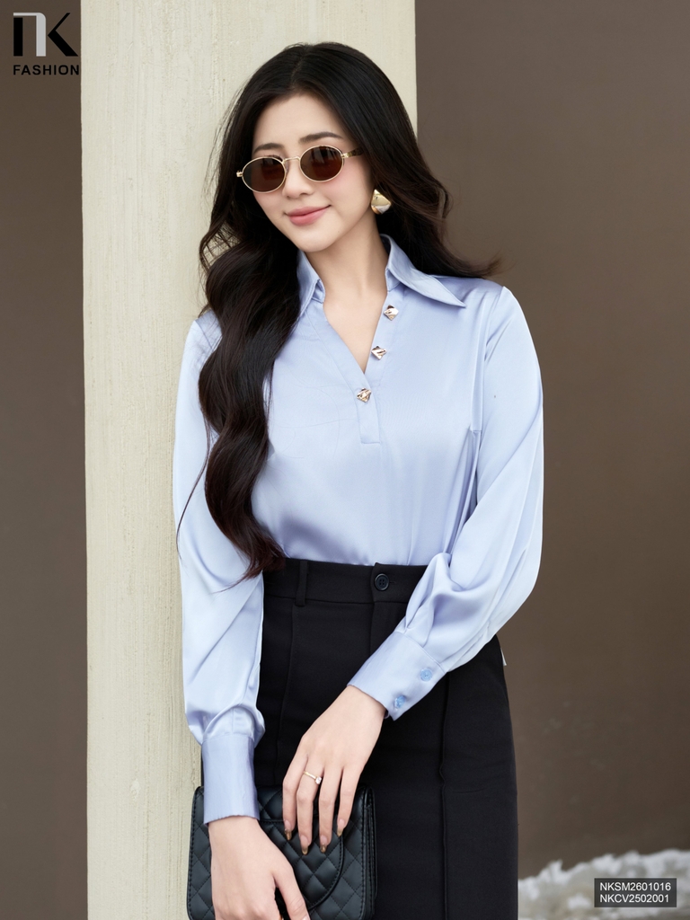 Sơ mi cổ V tay bồng nhẹ nhàng gợi cảm mà tinh tế NKSM2601016