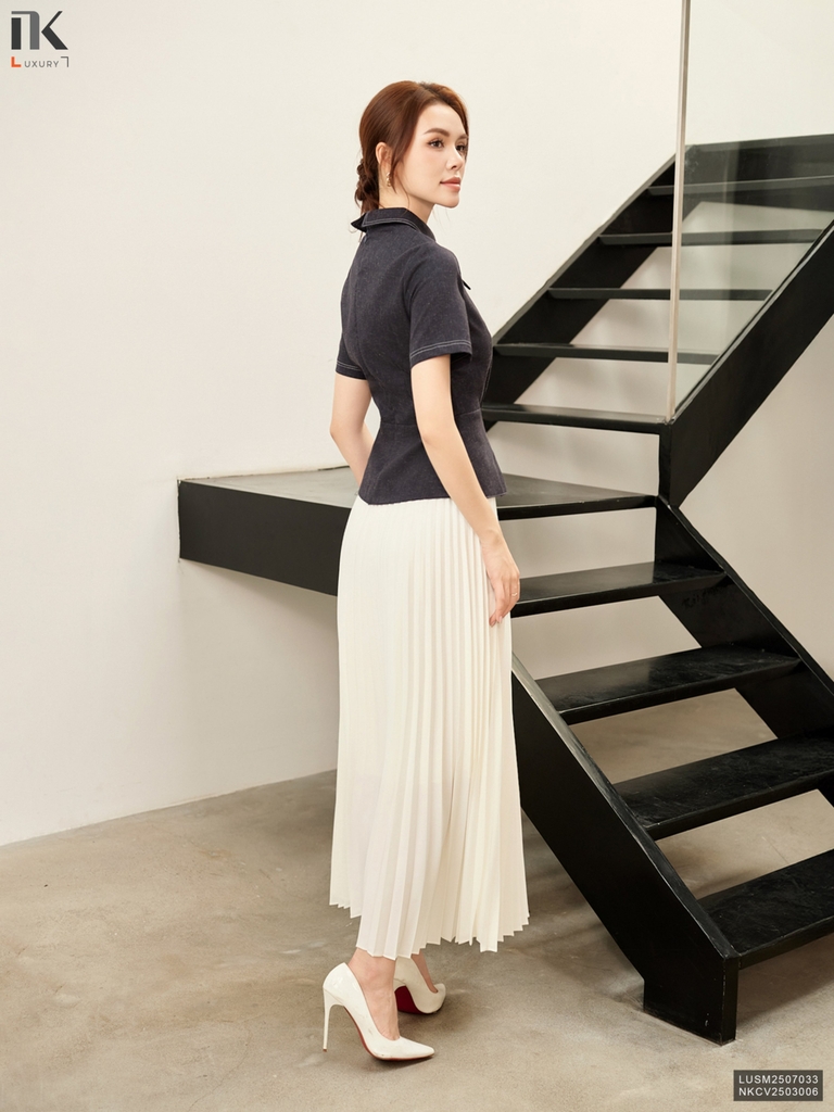 Sơ mi diễu cúc peplum pha trộn phong cách cổ điển và hiện đại LUSM2507033
