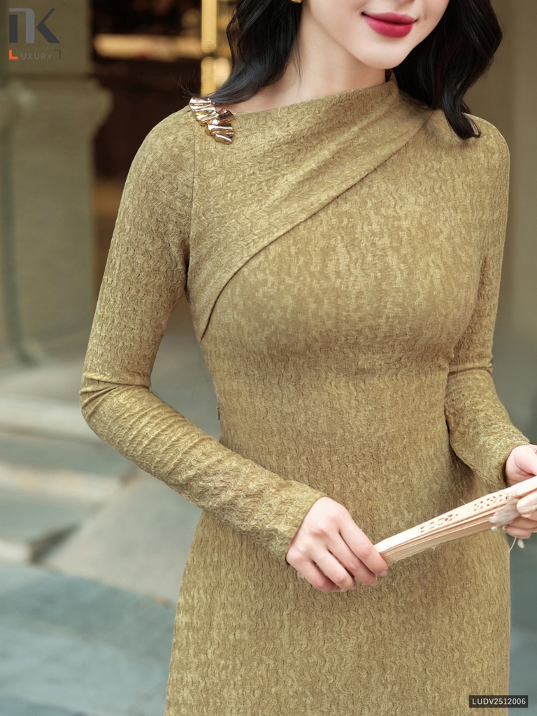 Áo dài thiên vân chất liệu vân mây cực lạ, kiểu cách sang LUDV2512006 ( Ko kèm quần + có kèm phụ kiện )