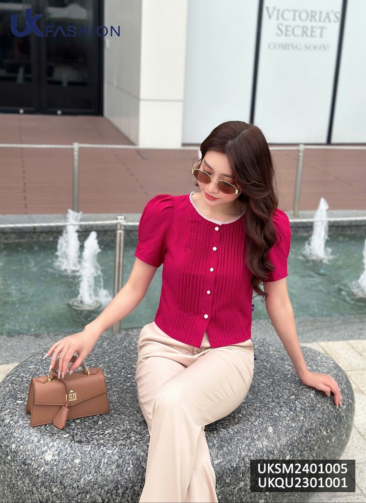 Áo sơ mi Croptop bấu mí kẻ ren cổ Uk Fashion, thời trang công sở cao cấp, chất liệu lụa, không nhăn UKSM2401005