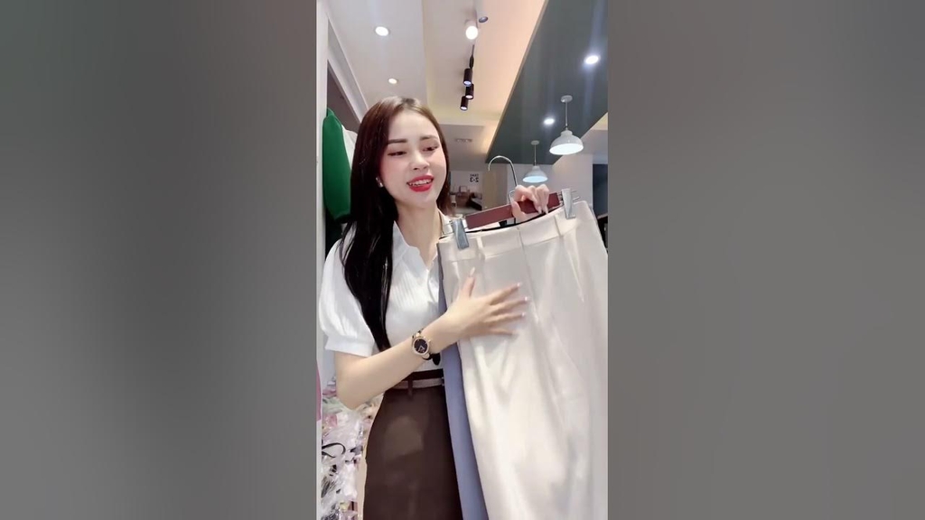 NK Fashion Sơ mi kẻ lụa phối cổ lịch sự, sang xịn NKFSM2402013