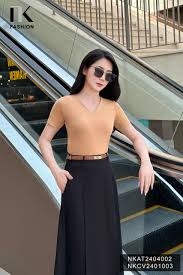 NK Fashion Áo thun cộc tay cổ tim xinh điệu, thời trang NKAT2404002 mát mẻ, dễ chịu, nên có ngay