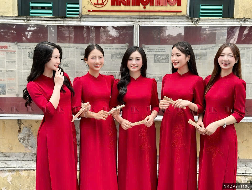 Áo dài thêu hoa sen tay bồng cao cấp, thướt tha, mang nét truyền thống phụ nữ Việt NKDV2411004 ( ko kèm quần + PK)
