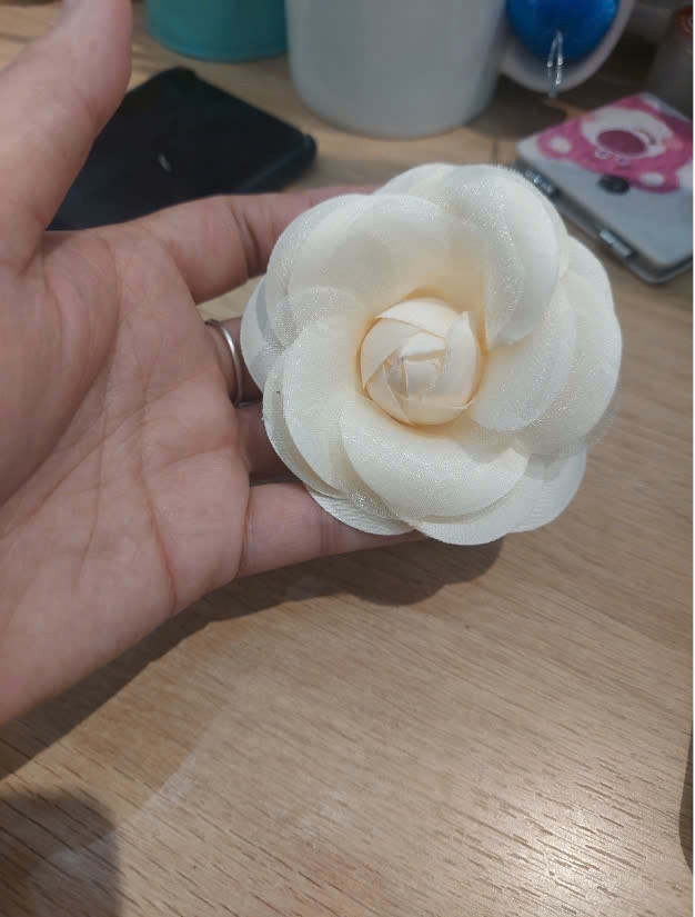 NK Fashion Hoa Trà Đế Cài Sang Trọng NKPK2403001