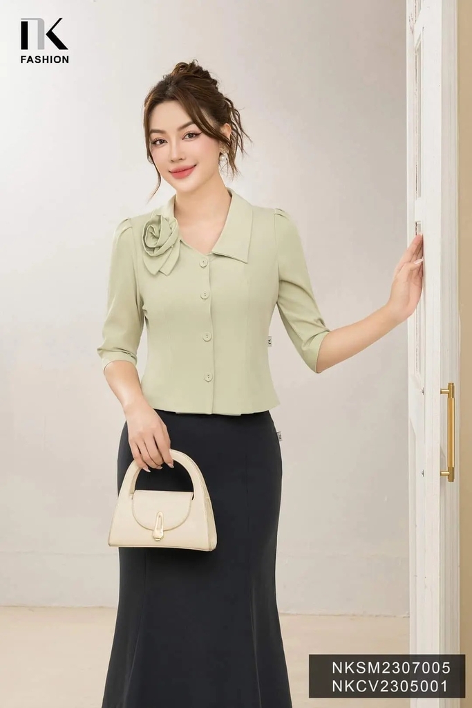 NK FASHION Áo Sơ Mi Tay Lỡ Cổ Nhọn Hoa Lệch NKSM2307005