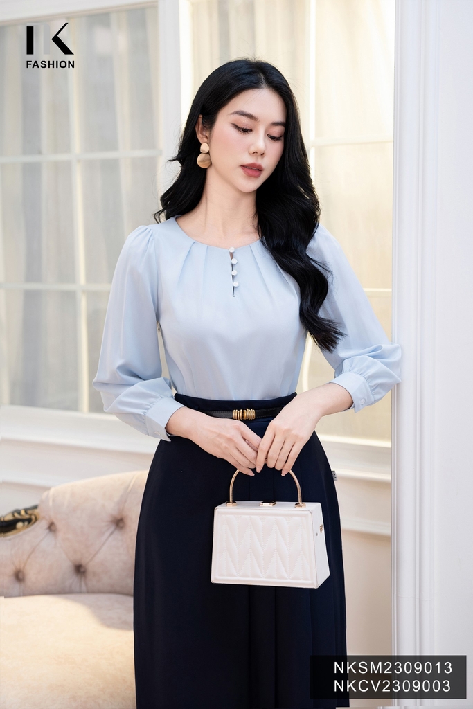 Áo Sơ Mi Cổ Tròn Xếp Cúc Ngọc, Nữ Tính NKSM2309013