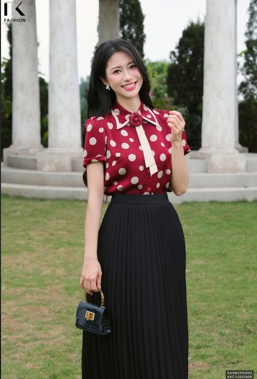 Sơ mi chấm bi phối ca vạt trẻ trung NKSM2503002