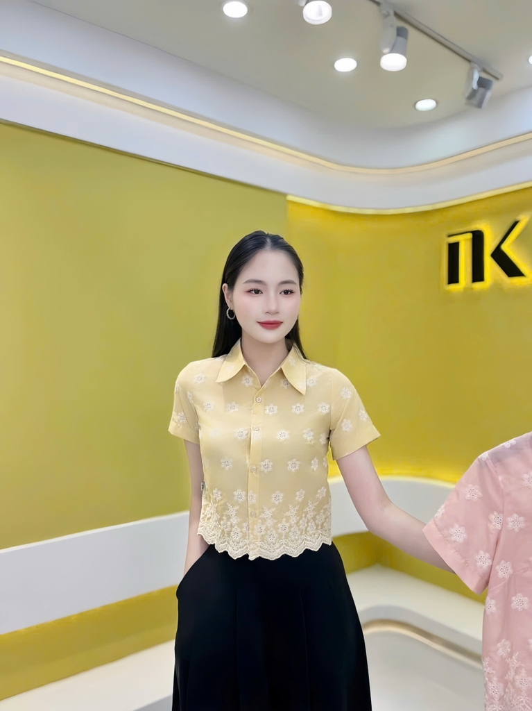 Sơ mi cổ đức dệt chân nổi xinh, điệu, sẵn sàng lên đồ