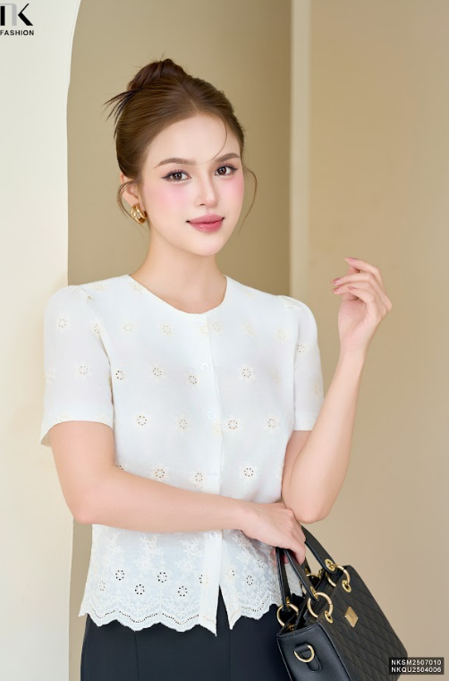 Sơ mi cổ tròn chân dệt xinh xắn NKSM2507010