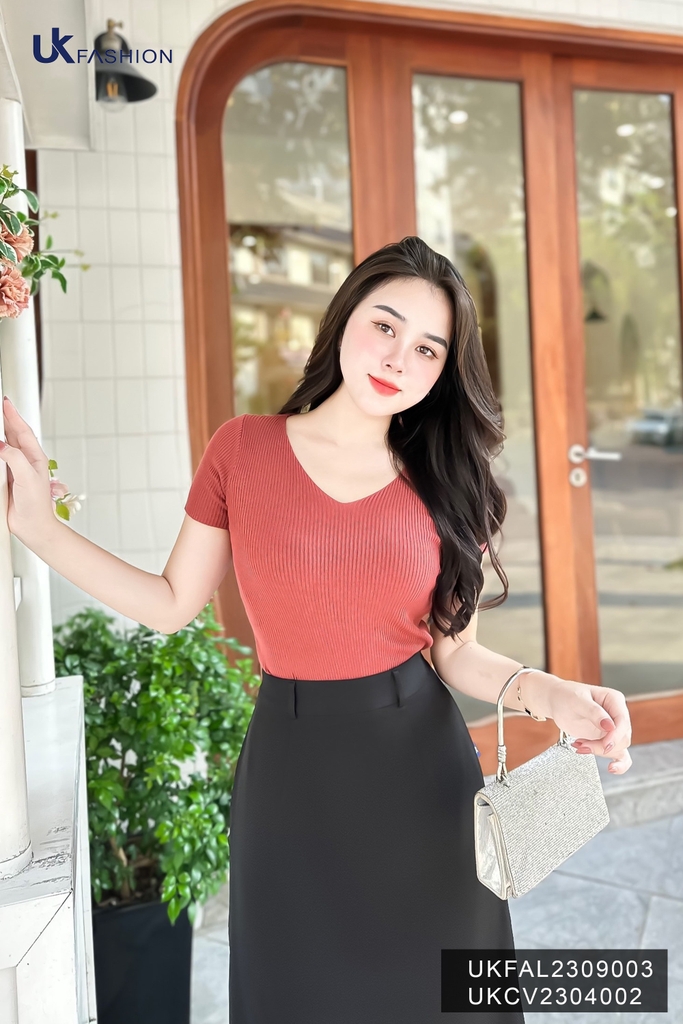 Áo Len Cộc Tay Cổ Tim UK Fashion Trendy, Chất Len Cao Cấp UKFAL2309003